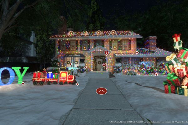 House decorated for Christmas